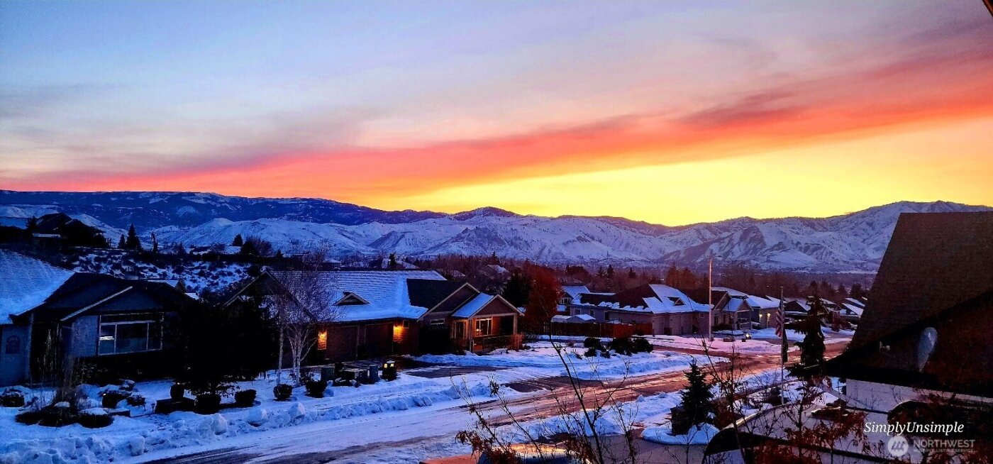 713 19th Street NE, East Wenatchee, WA 98802