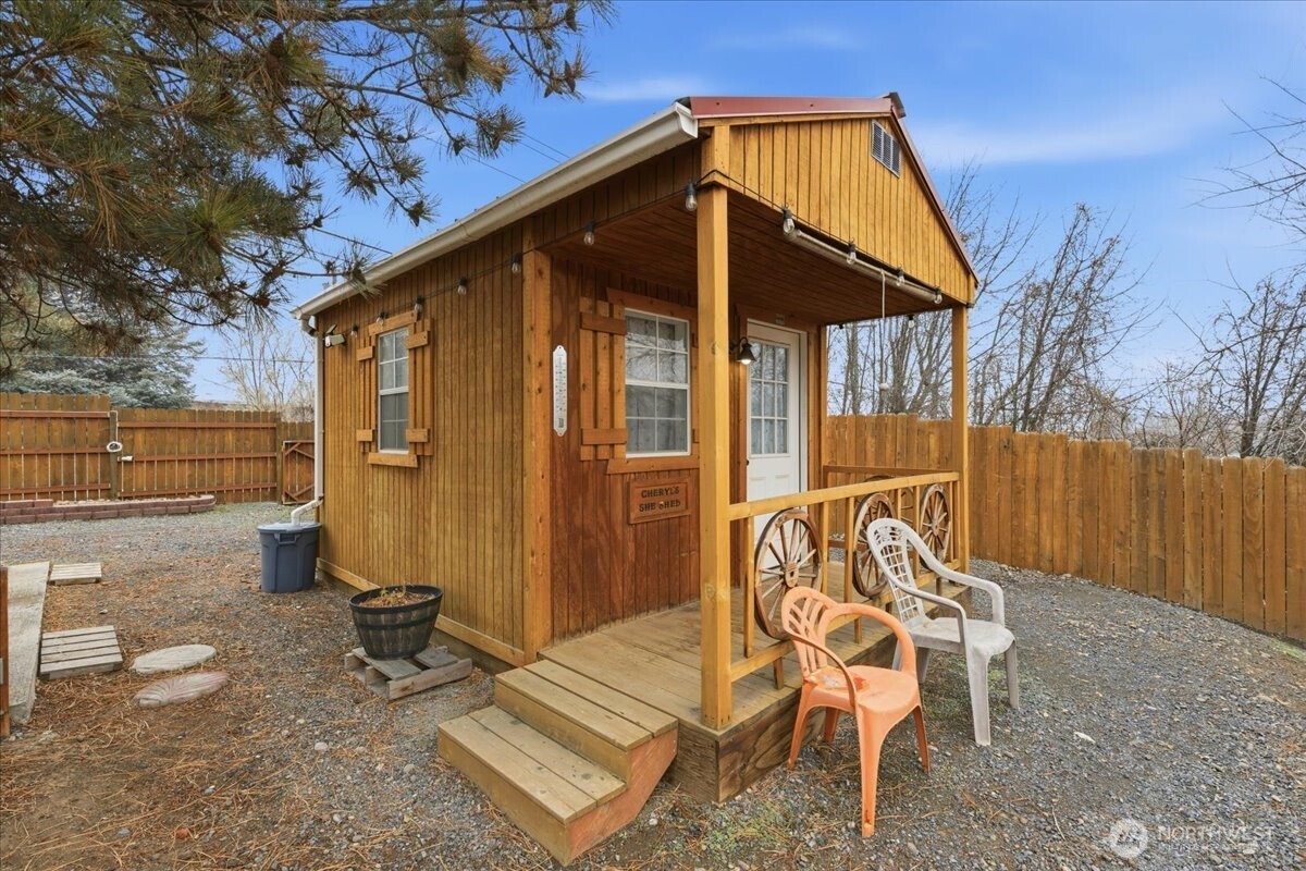 614 W Loop Drive , Moses Lake, WA 98837