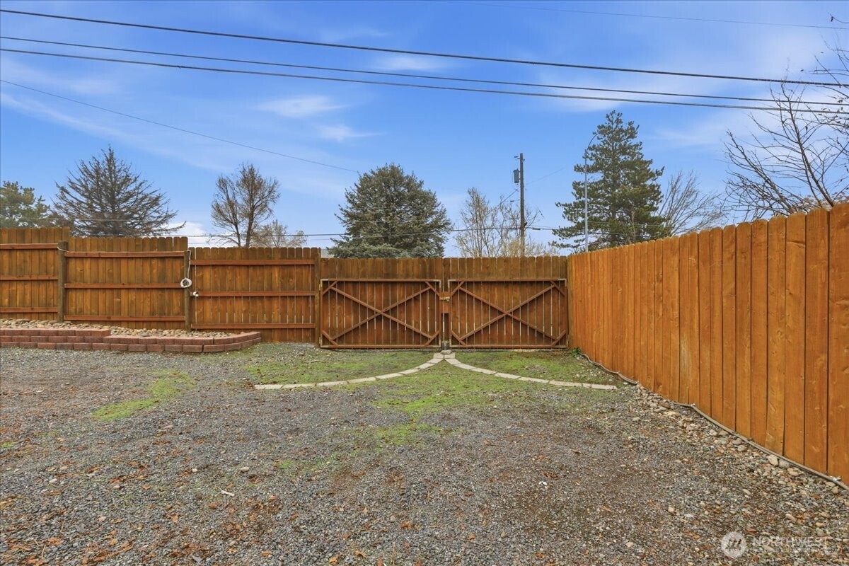 614 W Loop Drive , Moses Lake, WA 98837