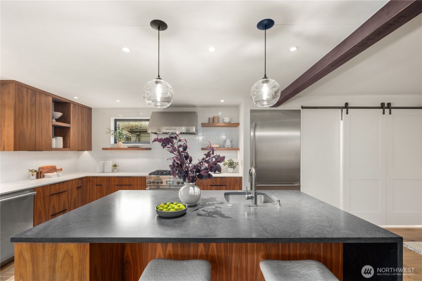 1633 E Calhoun Street , Seattle, WA 98112