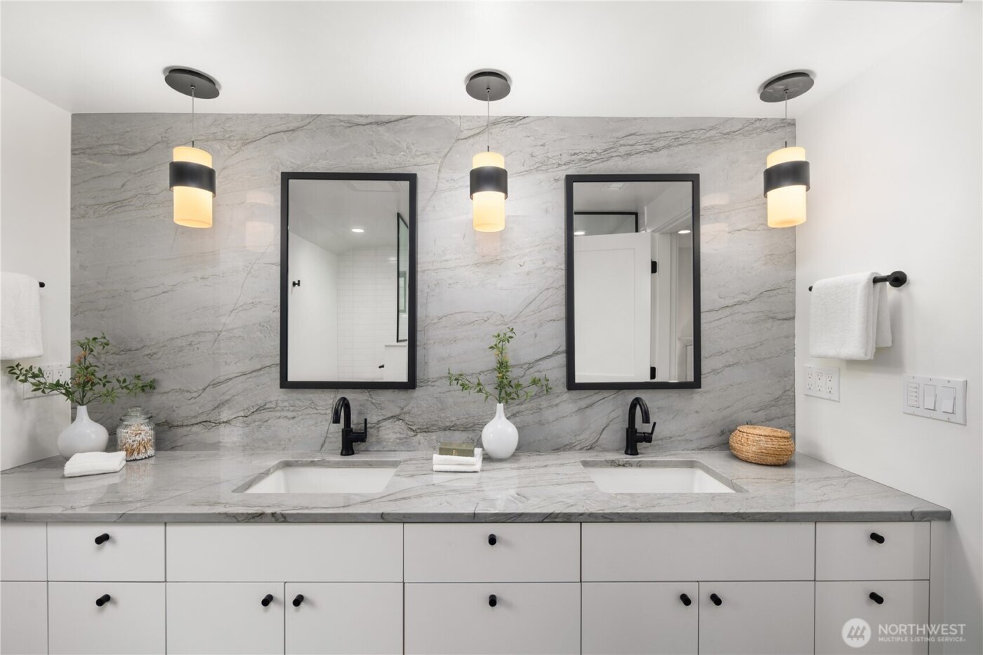 1633 E Calhoun Street , Seattle, WA 98112