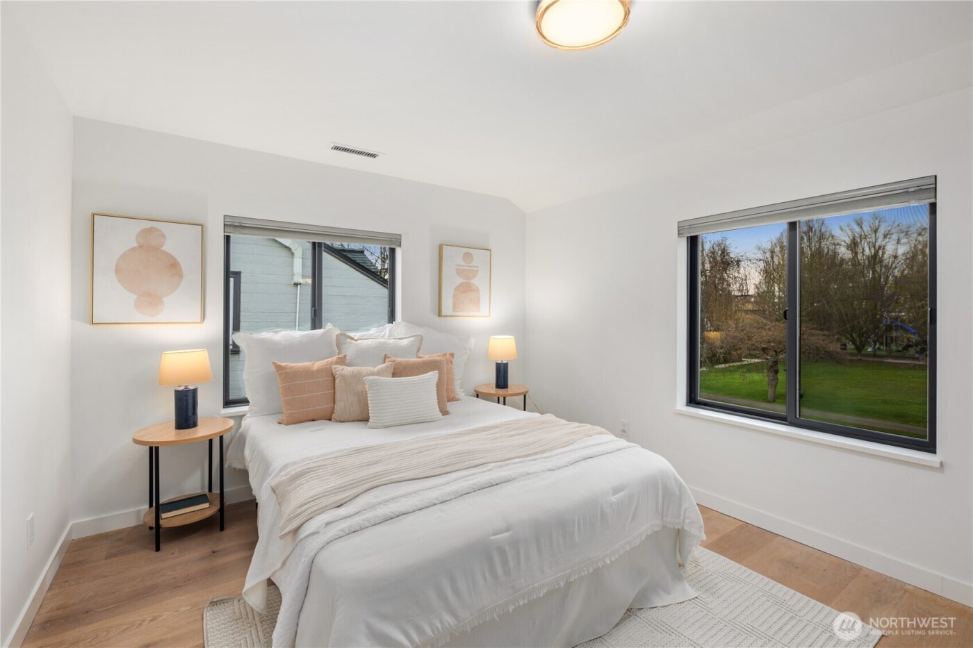 1633 E Calhoun Street , Seattle, WA 98112