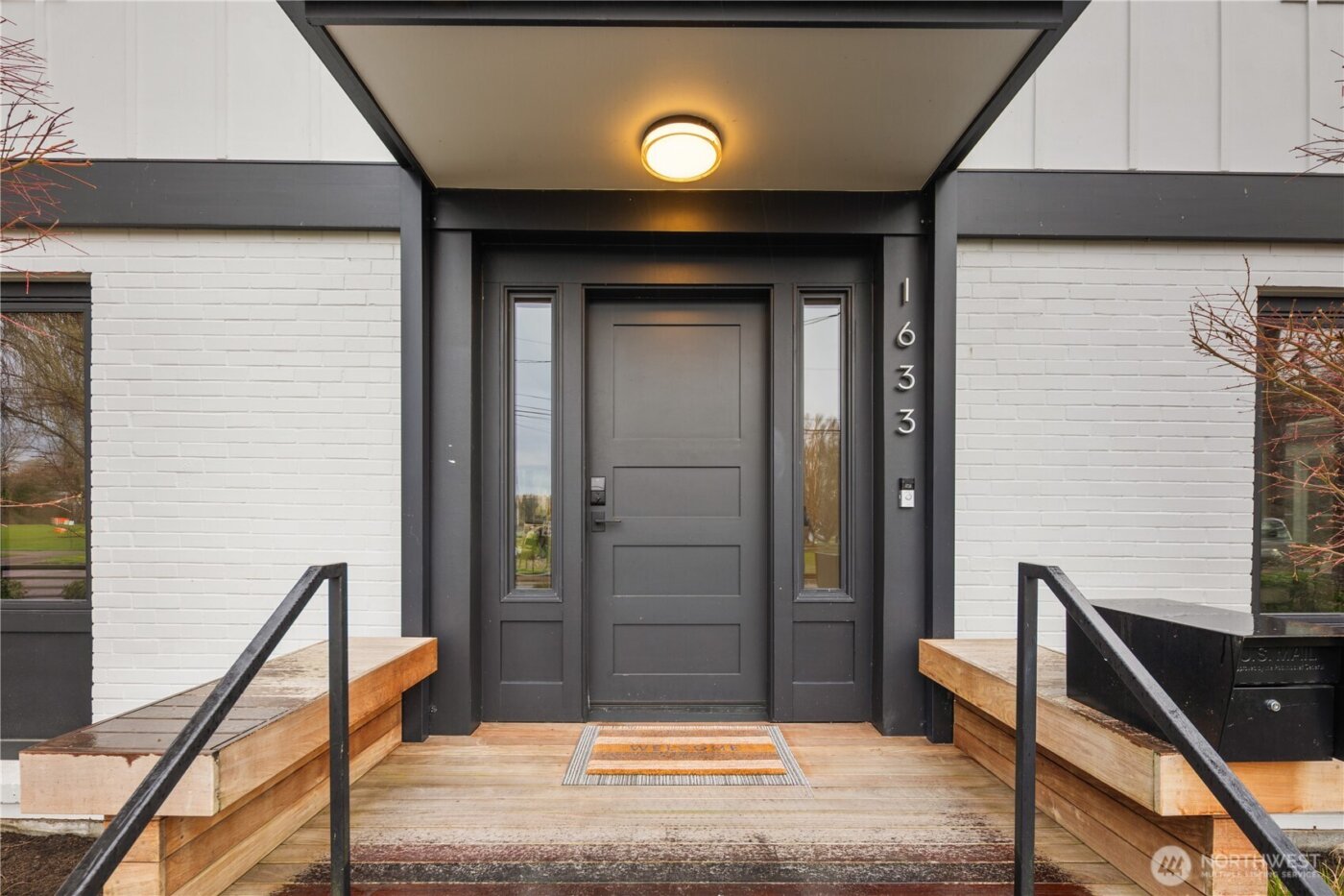 1633 E Calhoun Street , Seattle, WA 98112