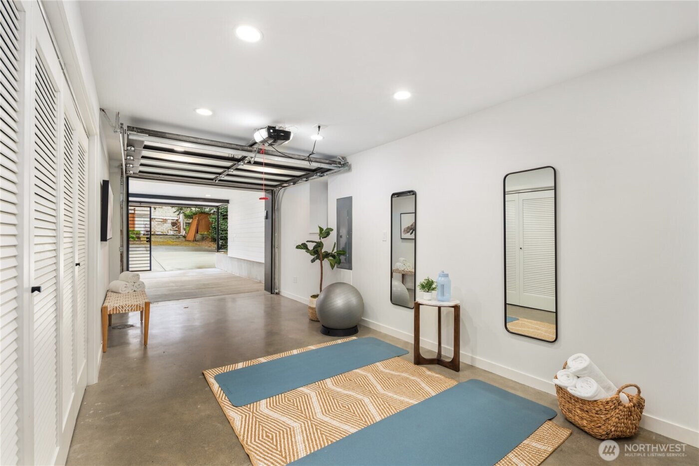 1633 E Calhoun Street , Seattle, WA 98112