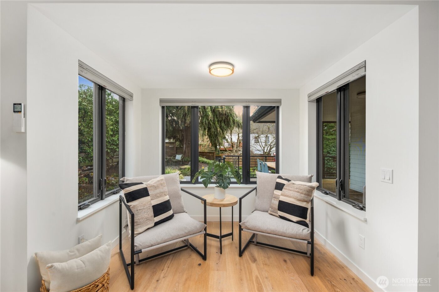 1633 E Calhoun Street , Seattle, WA 98112