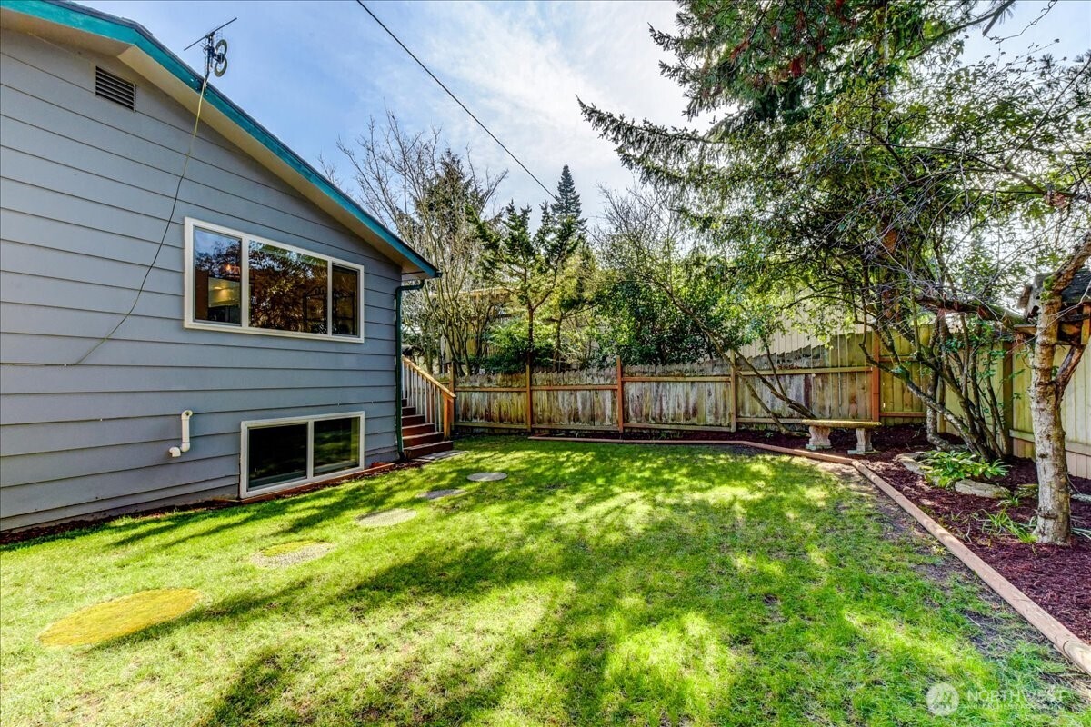 11242 A Fremont Avenue N, Seattle, WA 98133