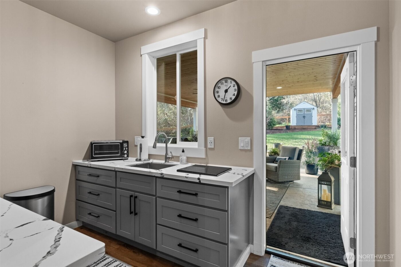 910 11th Avenue , Fox Island, WA 98333