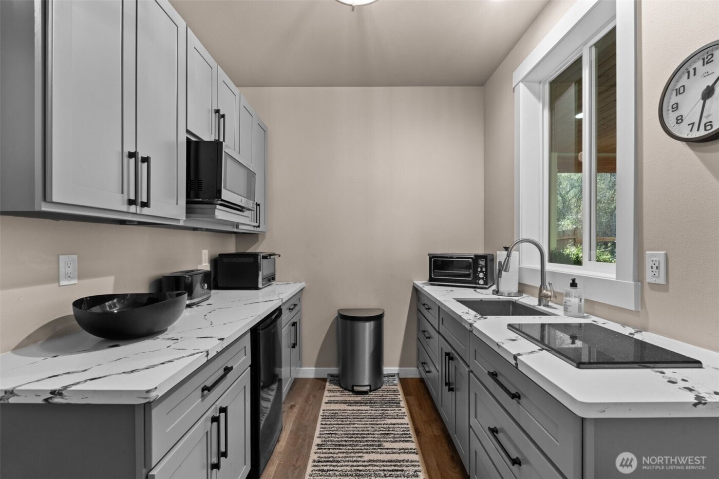 910 11th Avenue , Fox Island, WA 98333