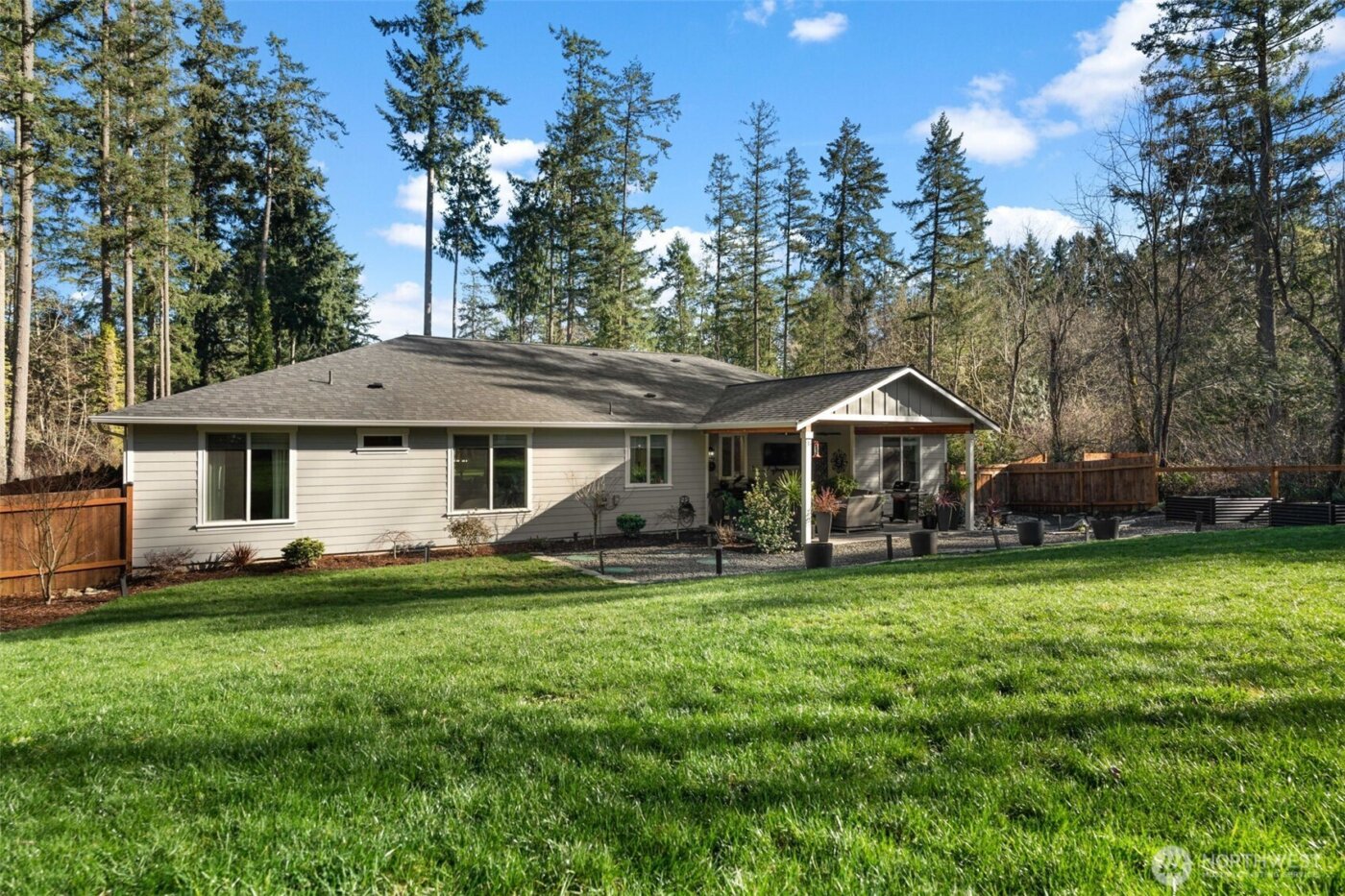 910 11th Avenue , Fox Island, WA 98333