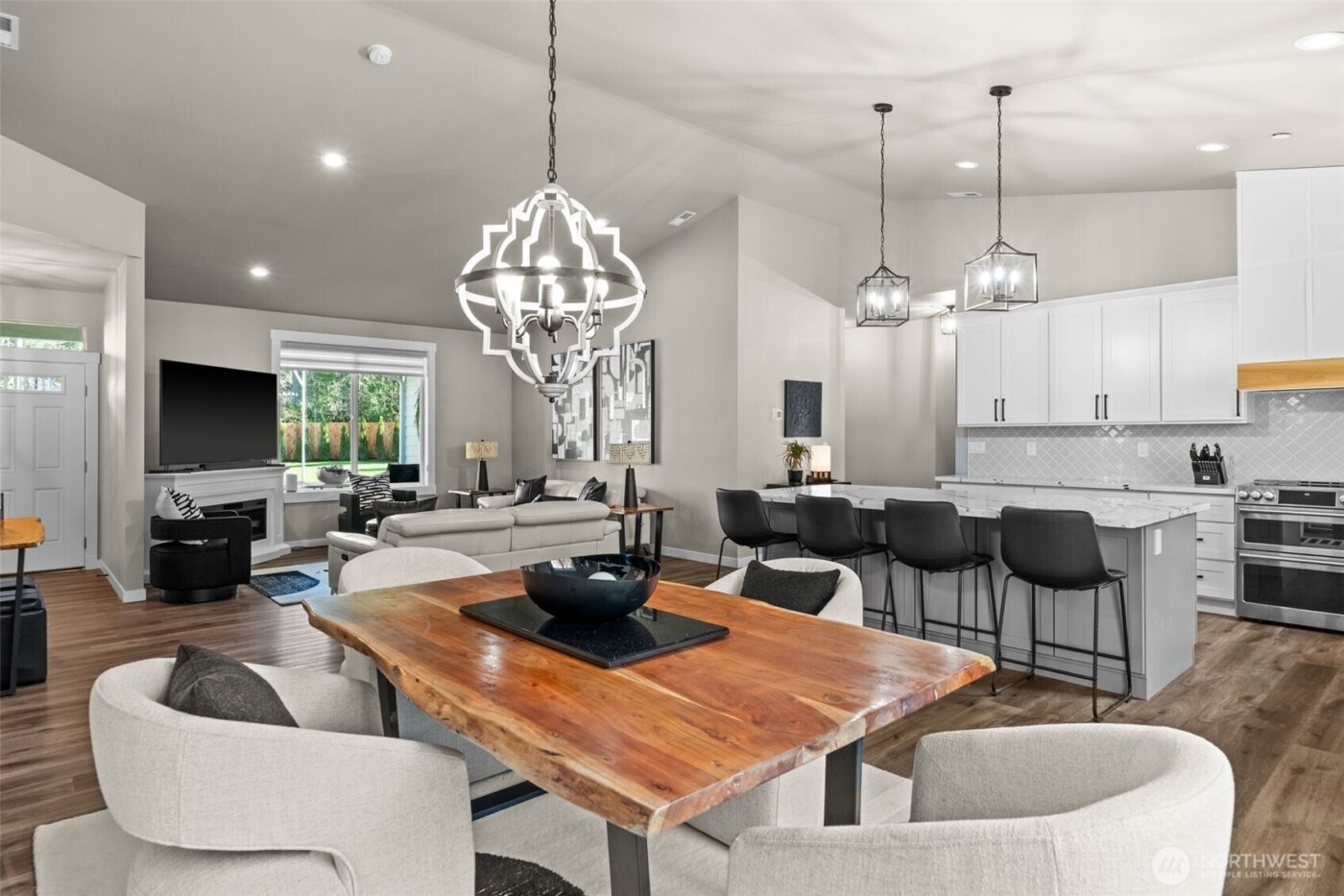 910 11th Avenue , Fox Island, WA 98333