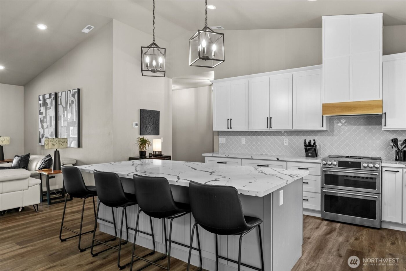 910 11th Avenue , Fox Island, WA 98333