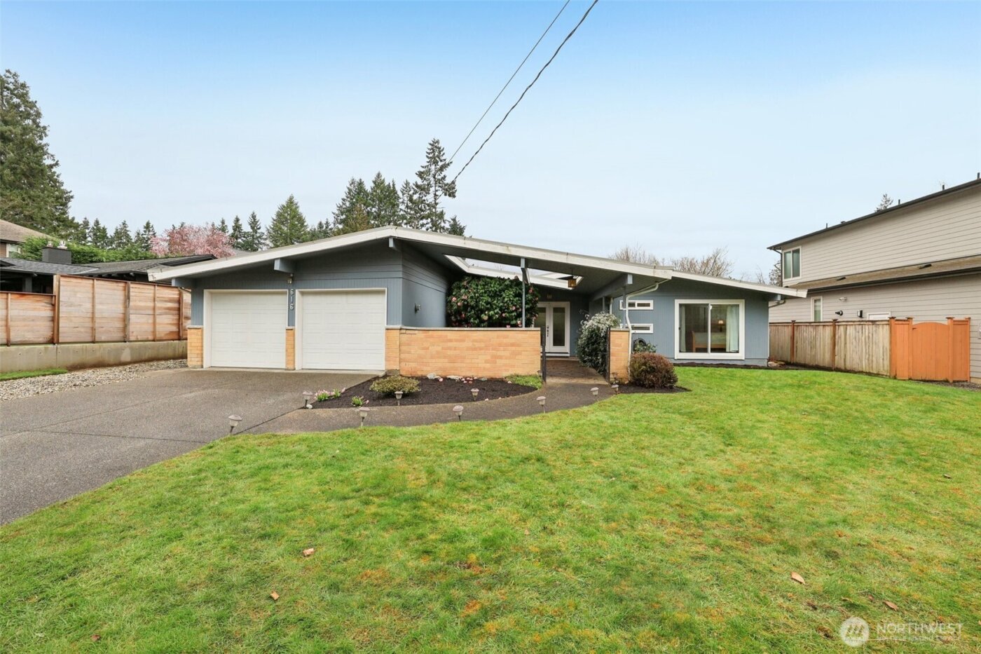 616 109th Avenue SE, Bellevue, WA 98004-6338