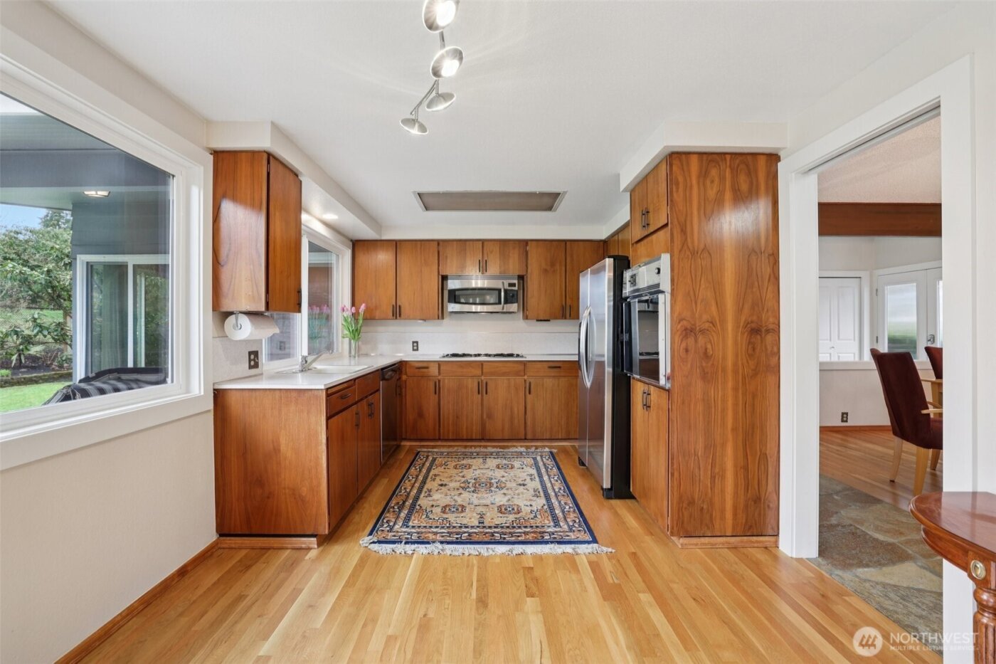 616 109th Avenue SE, Bellevue, WA 98004-6338