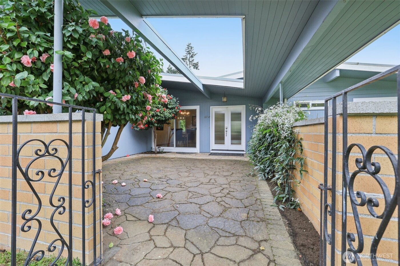 616 109th Avenue SE, Bellevue, WA 98004-6338