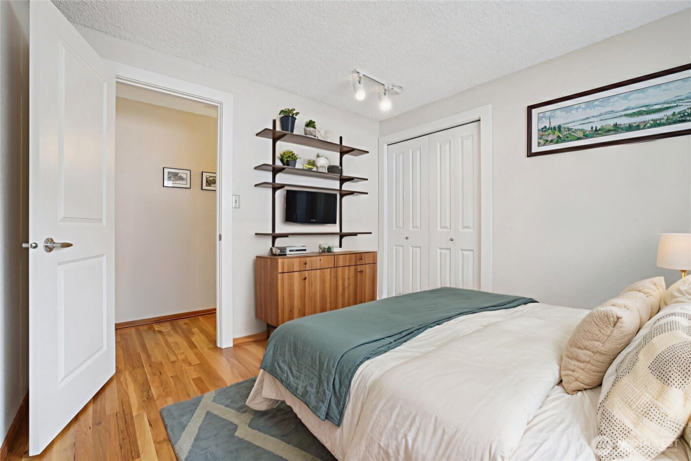 616 109th Avenue SE, Bellevue, WA 98004-6338