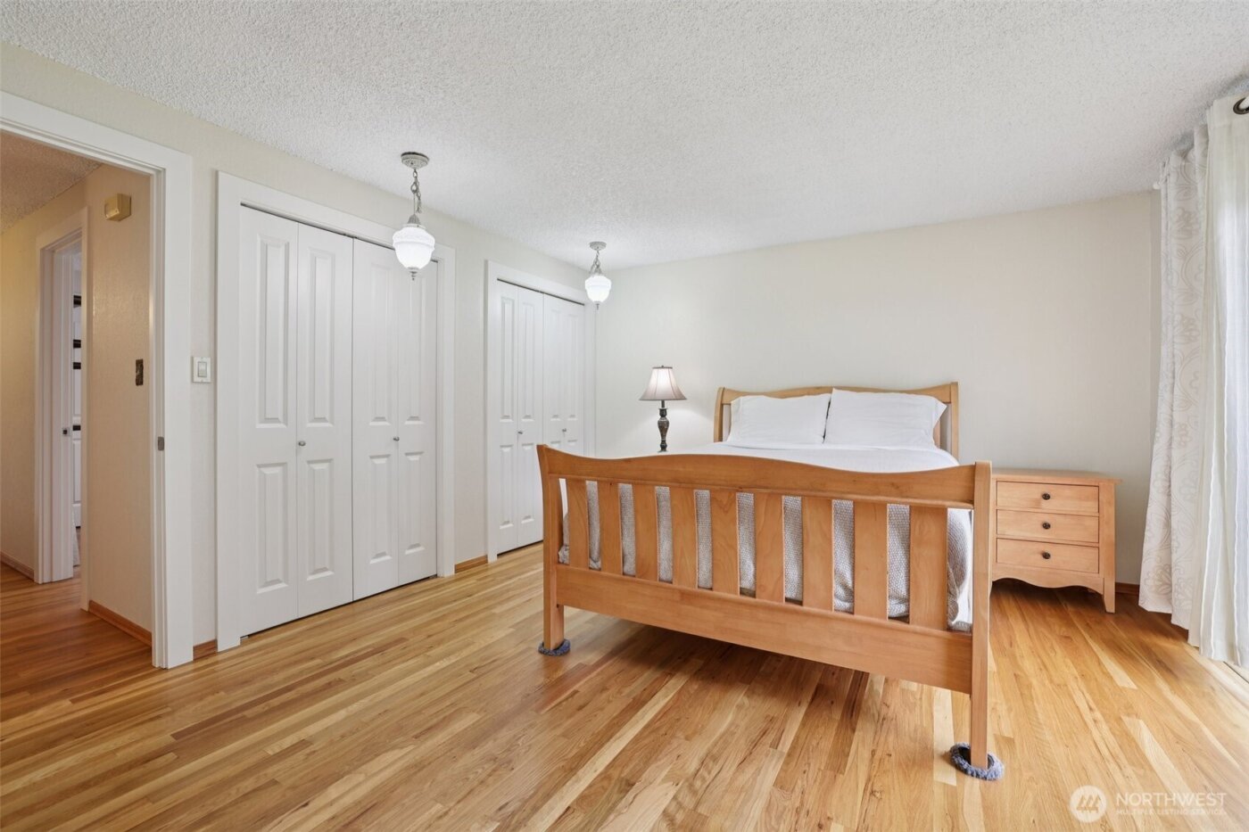 616 109th Avenue SE, Bellevue, WA 98004-6338