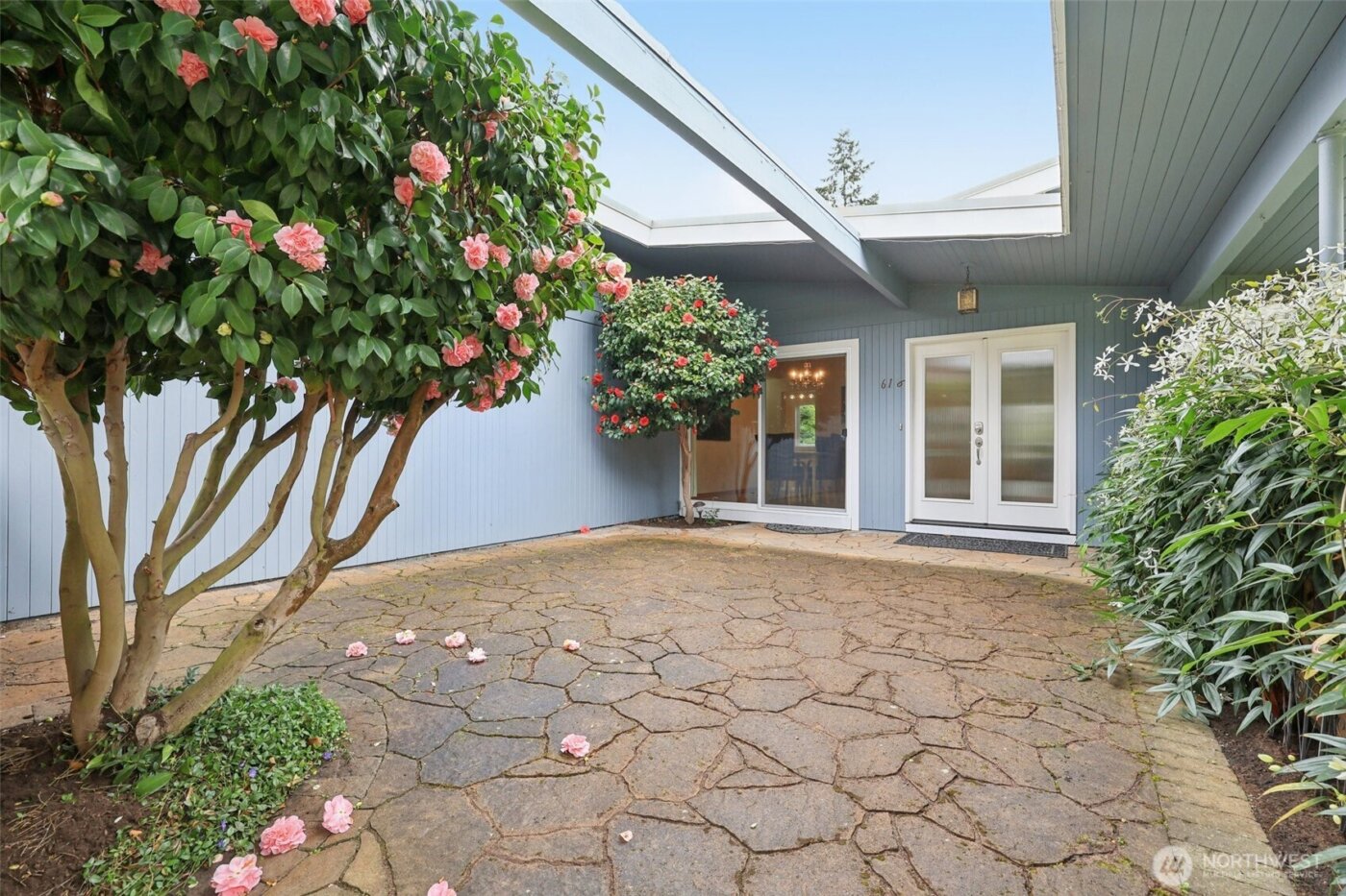 616 109th Avenue SE, Bellevue, WA 98004-6338