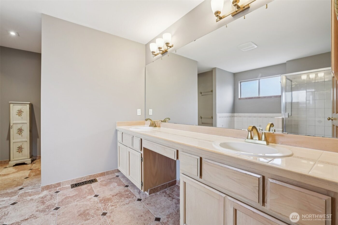 15732 111th Avenue NE, Bothell, WA 98011-6222