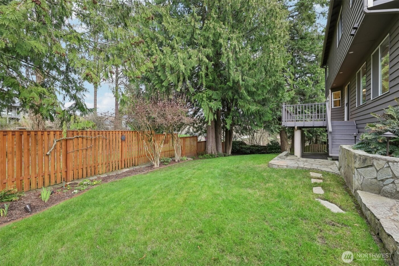 15732 111th Avenue NE, Bothell, WA 98011-6222