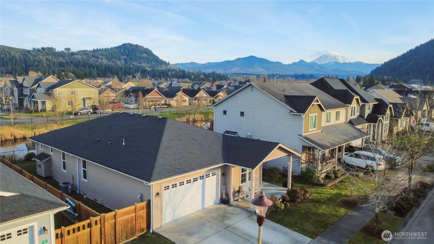 385 Bruhn Lane N, Enumclaw, WA 98022