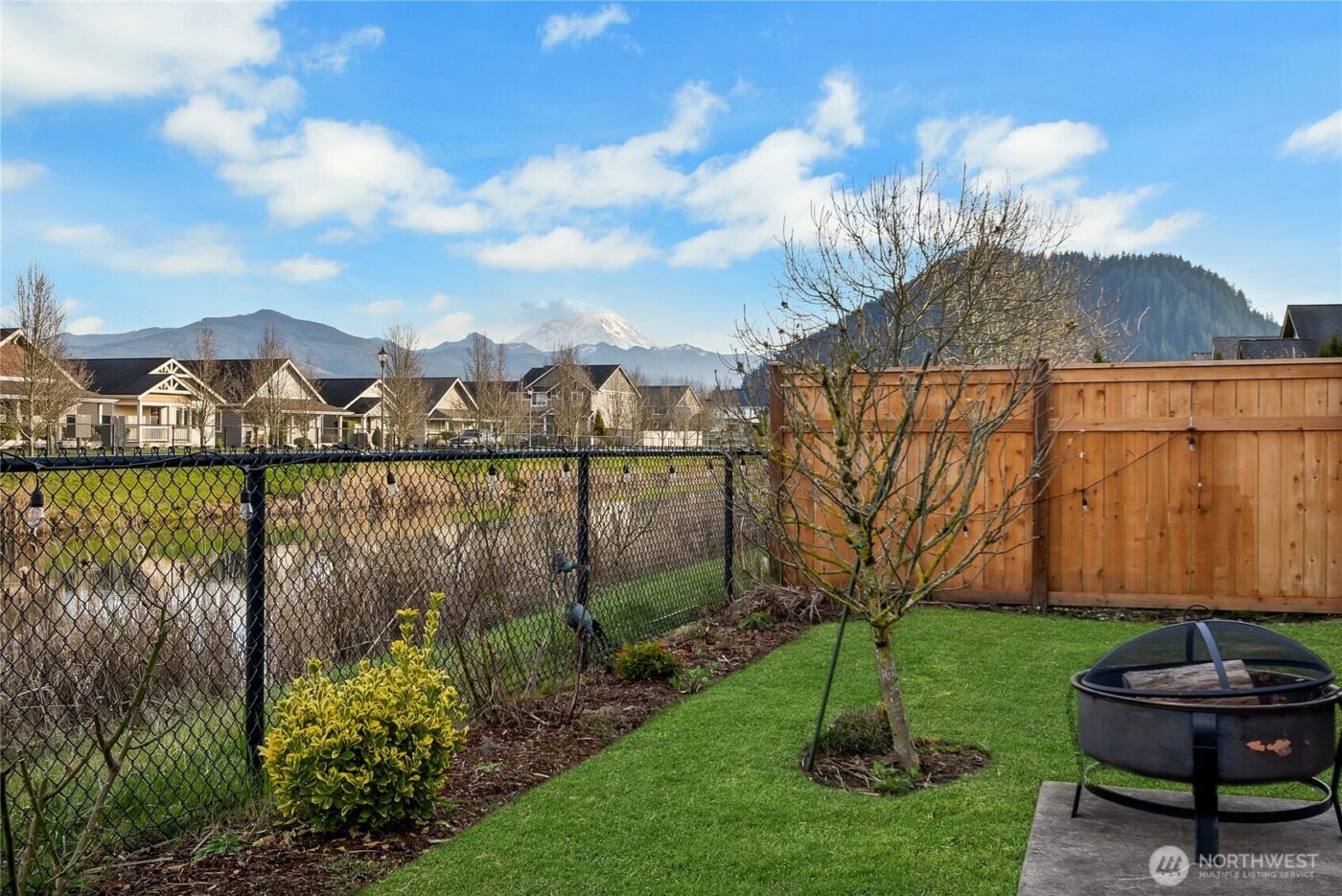 385 Bruhn Lane N, Enumclaw, WA 98022