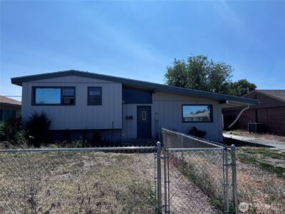 927 E Cherry Avenue , Moses Lake, WA 98837