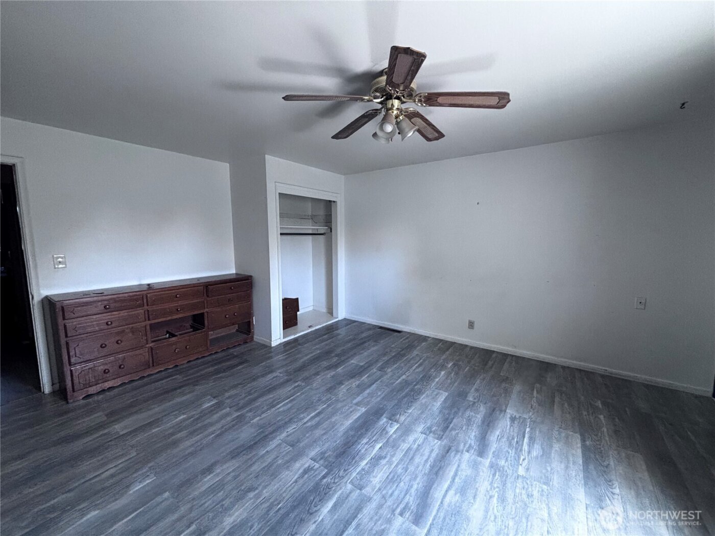 927 E Cherry Avenue , Moses Lake, WA 98837