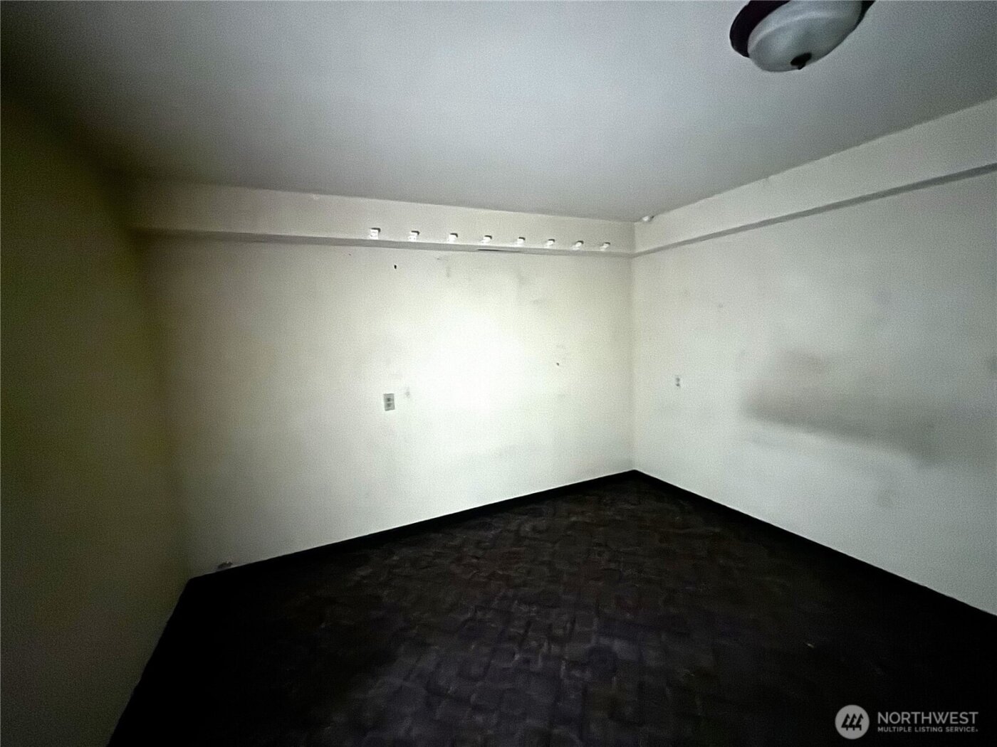 927 E Cherry Avenue , Moses Lake, WA 98837