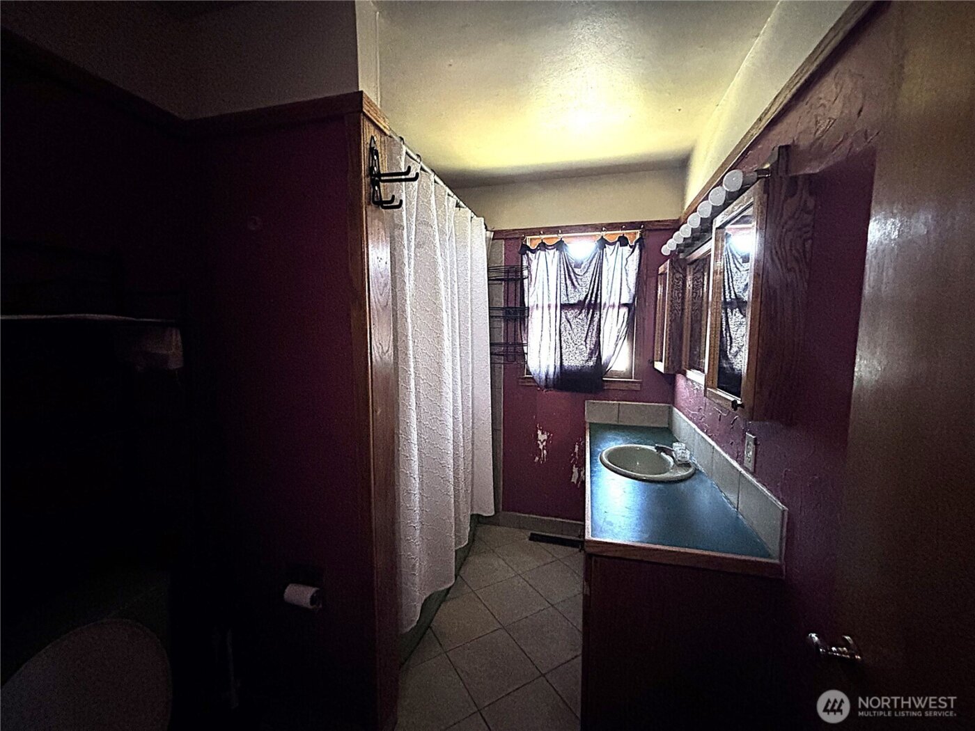 927 E Cherry Avenue , Moses Lake, WA 98837