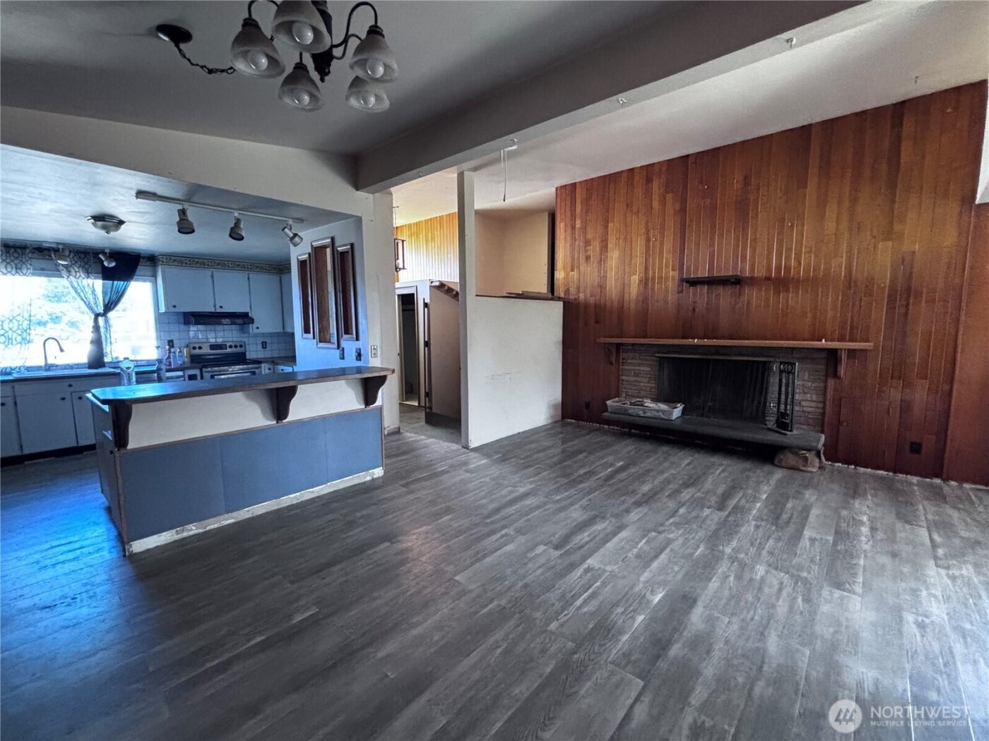 927 E Cherry Avenue , Moses Lake, WA 98837