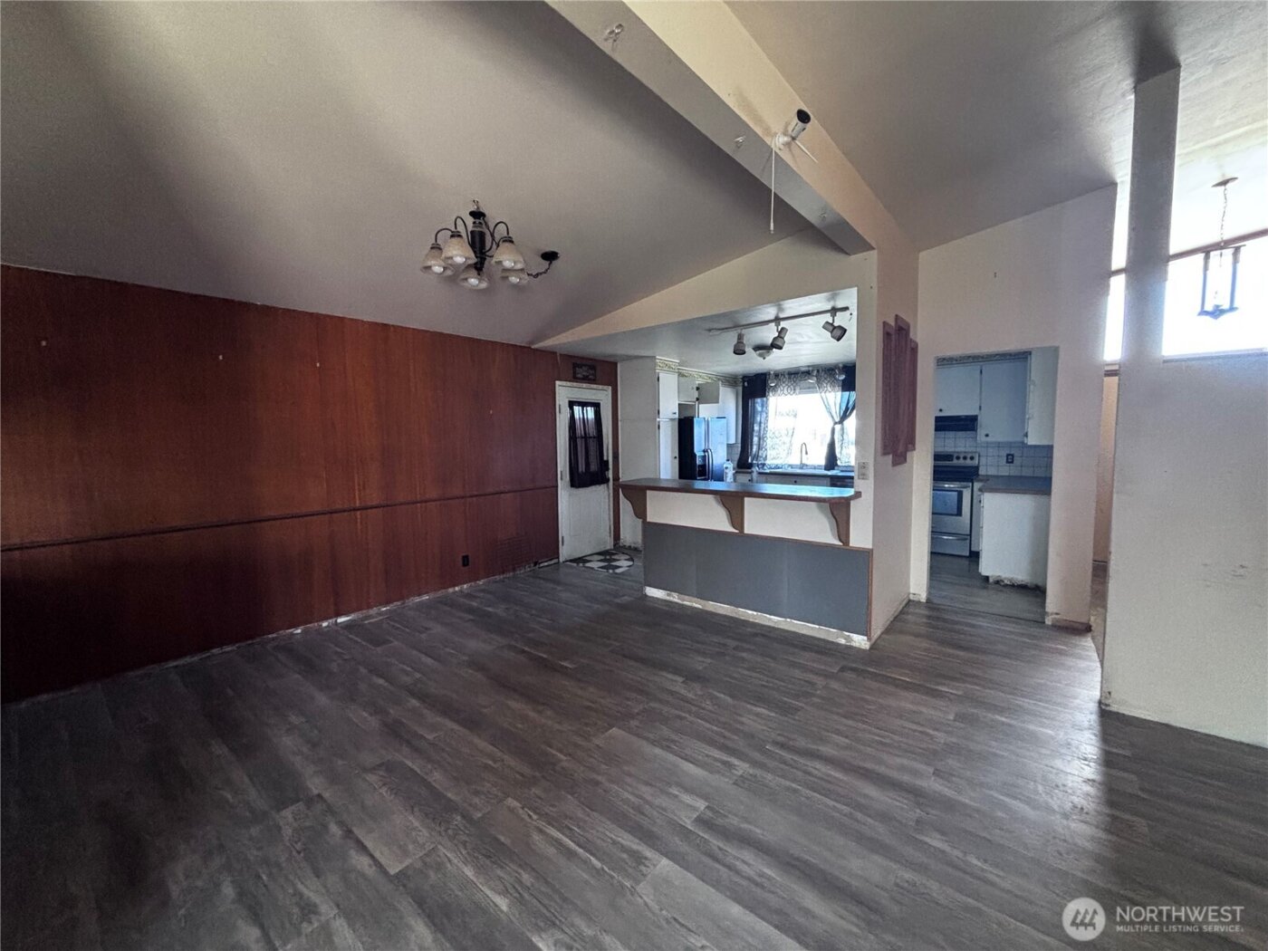 927 E Cherry Avenue , Moses Lake, WA 98837