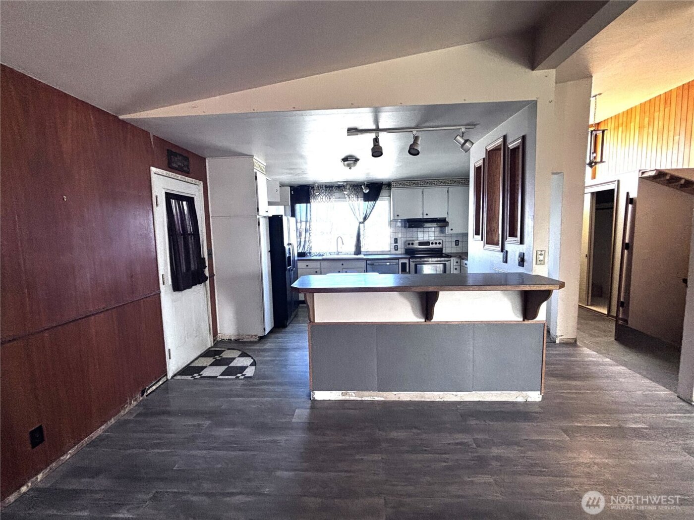 927 E Cherry Avenue , Moses Lake, WA 98837