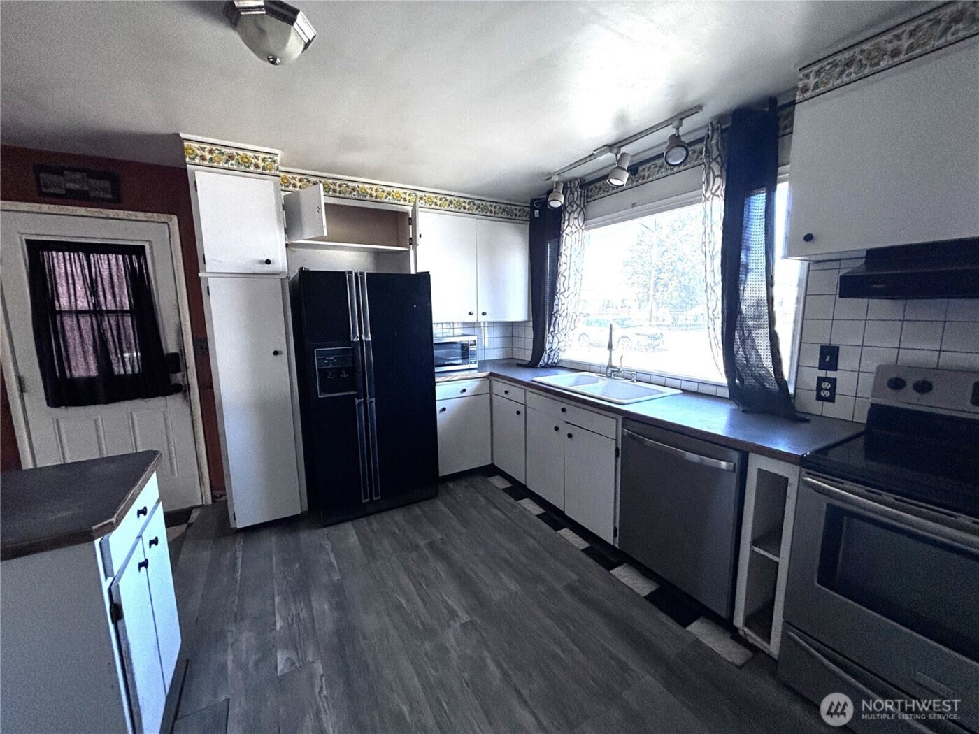 927 E Cherry Avenue , Moses Lake, WA 98837