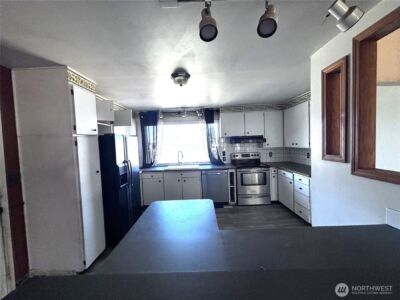 927 E Cherry Avenue , Moses Lake, WA 98837 - Photo 10