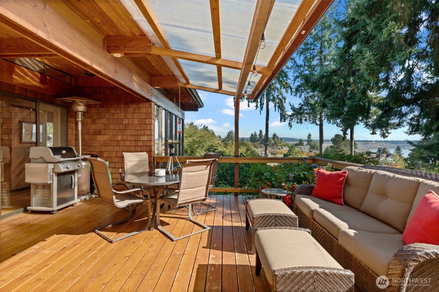 1130 Queets Drive , Fox Island, WA 98333