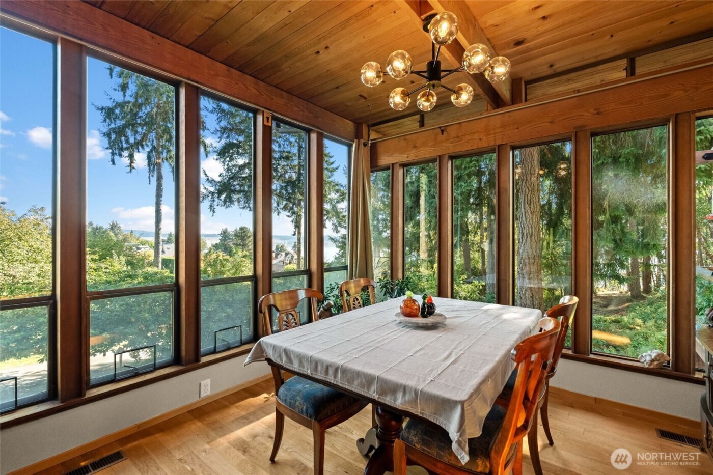 1130 Queets Drive , Fox Island, WA 98333