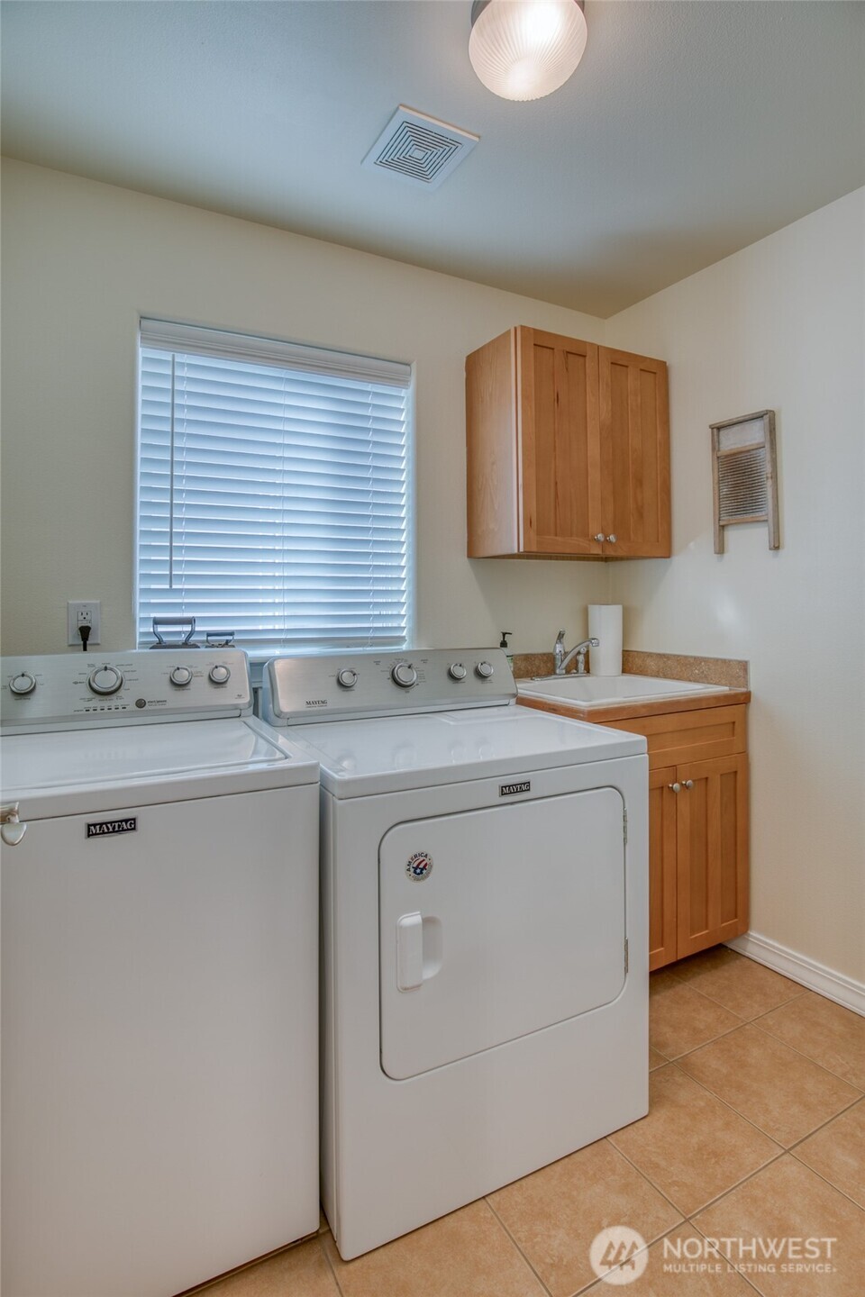 24 Duke Lane , Pacific Beach, WA 98571