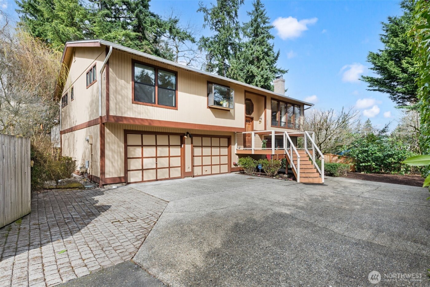 8844 SE 37th Street , Mercer Island, WA 98040