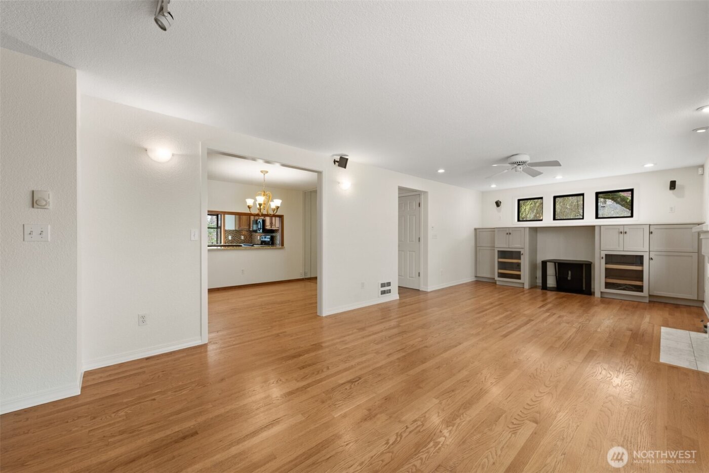 8844 SE 37th Street , Mercer Island, WA 98040