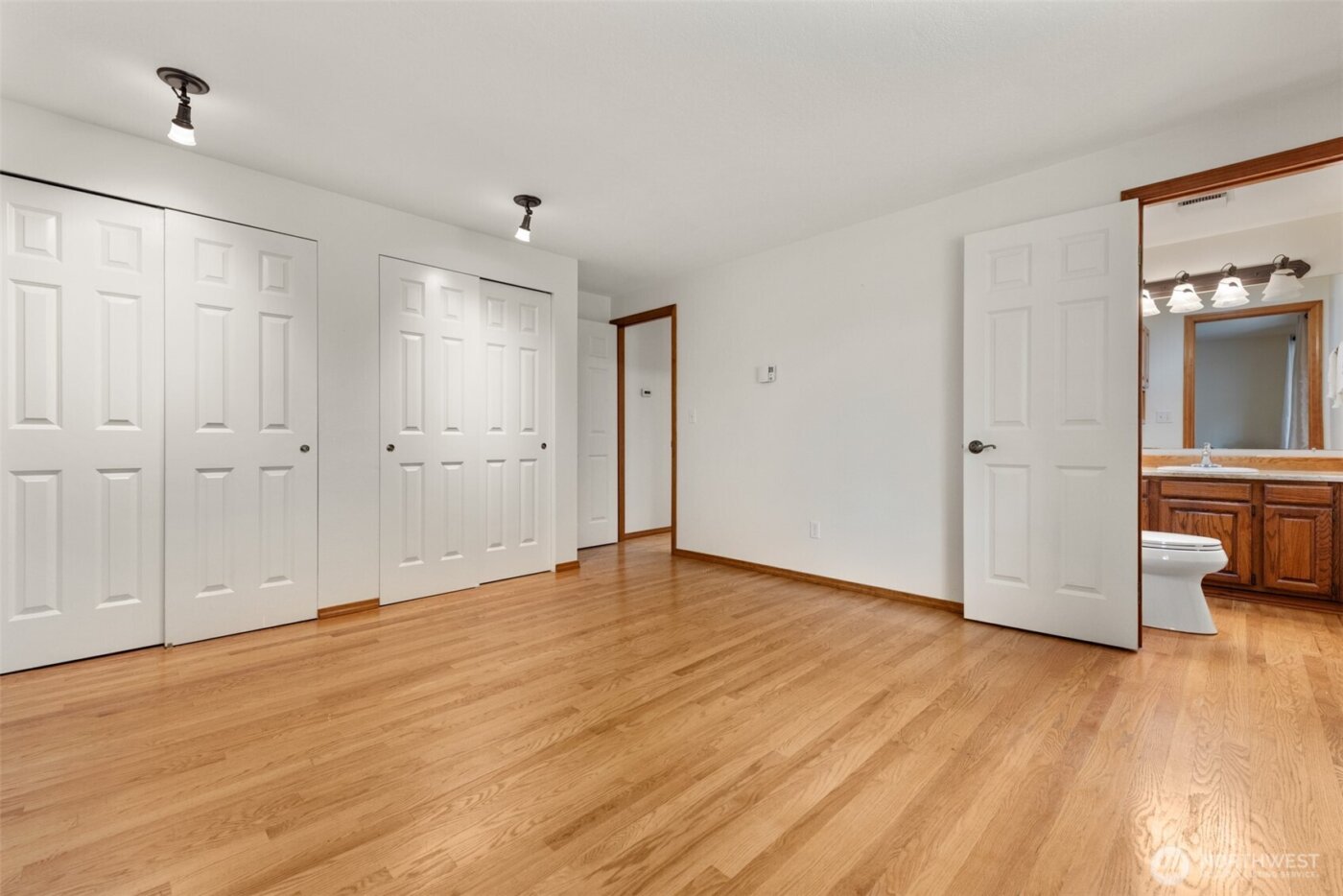 8844 SE 37th Street , Mercer Island, WA 98040