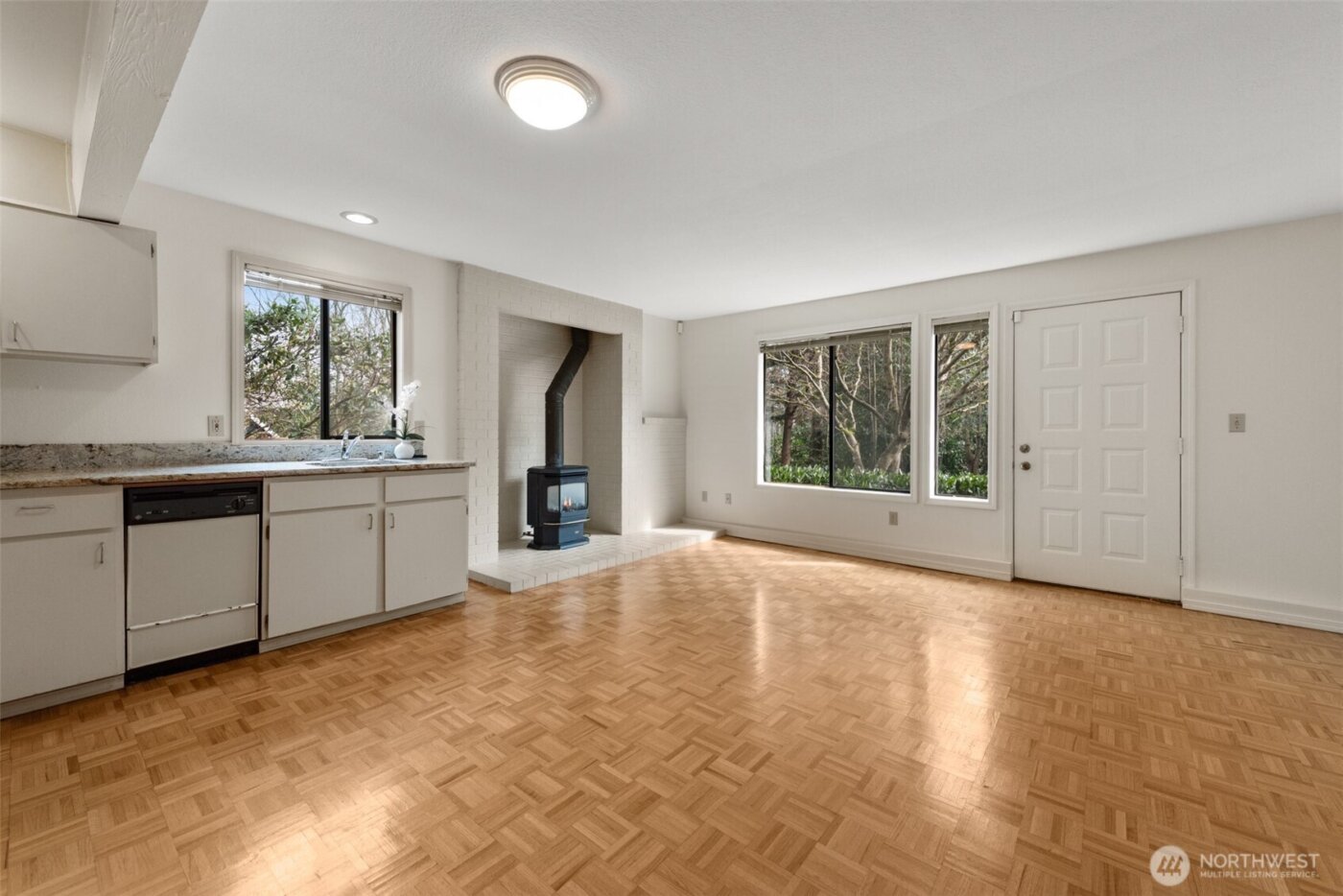 8844 SE 37th Street , Mercer Island, WA 98040