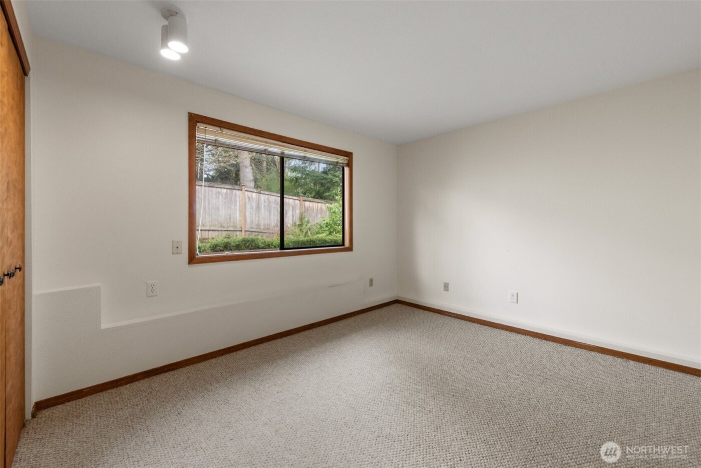 8844 SE 37th Street , Mercer Island, WA 98040