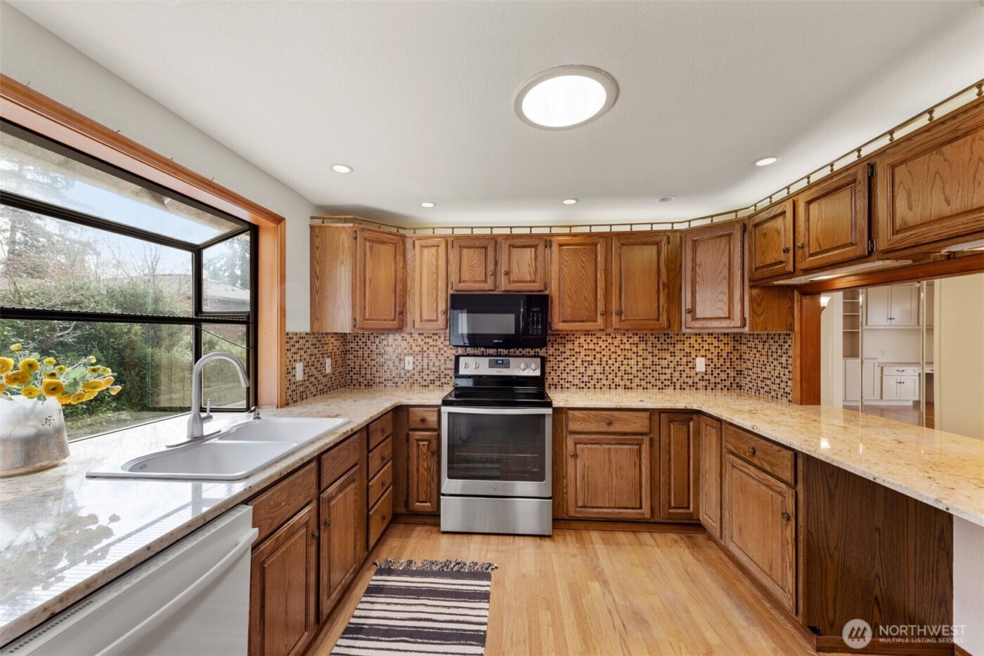 8844 SE 37th Street , Mercer Island, WA 98040