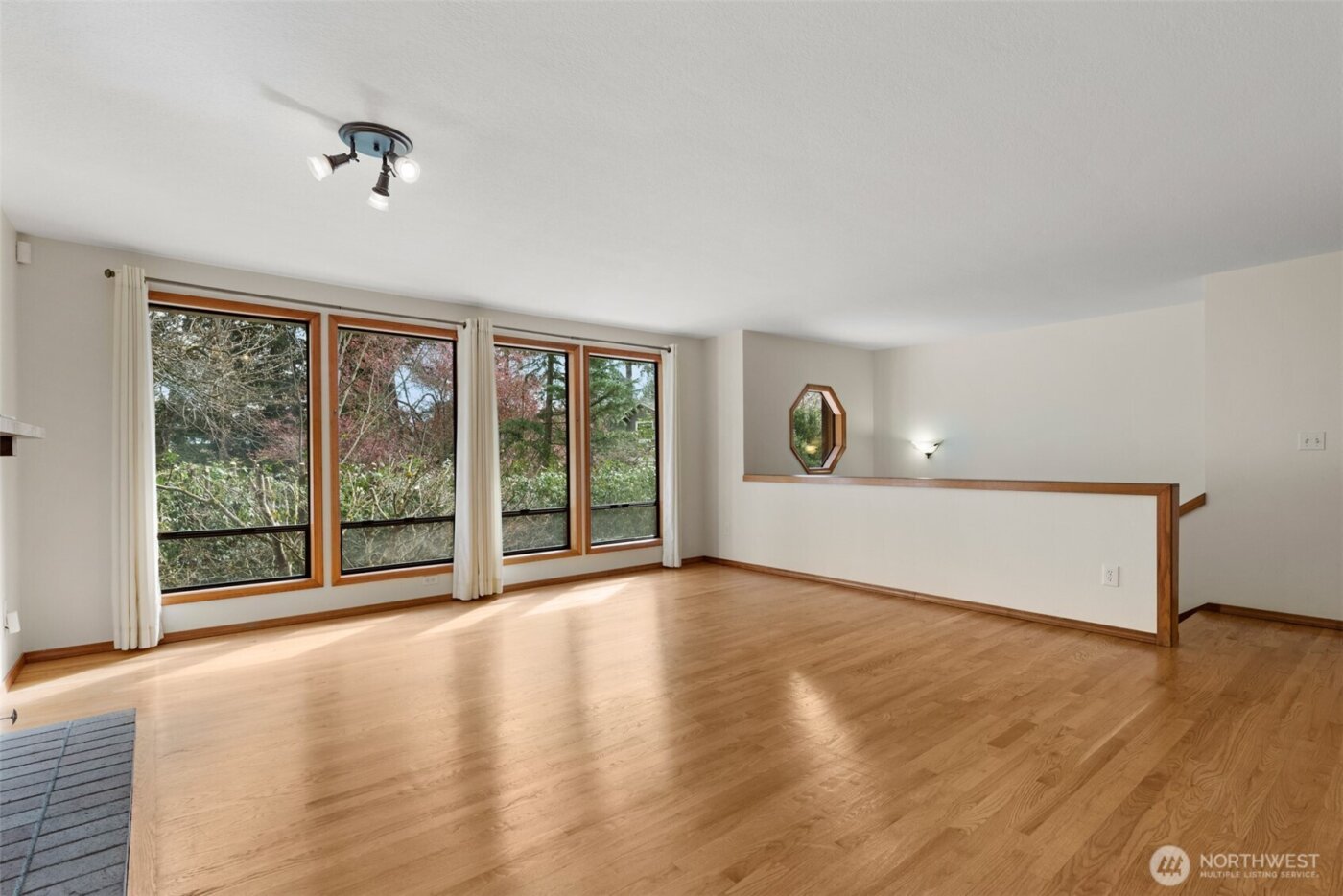 8844 SE 37th Street , Mercer Island, WA 98040