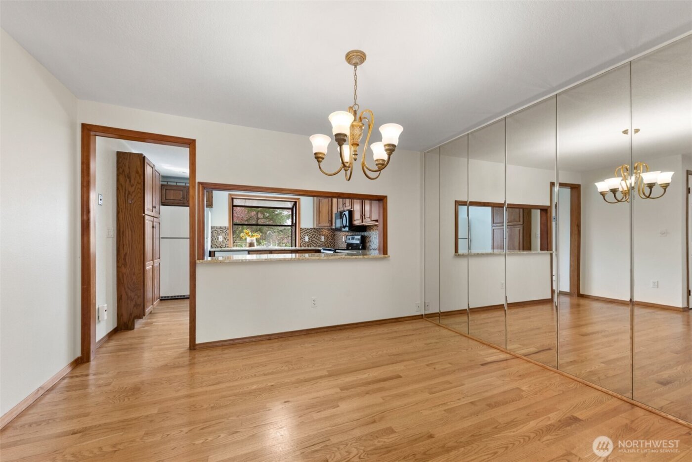 8844 SE 37th Street , Mercer Island, WA 98040