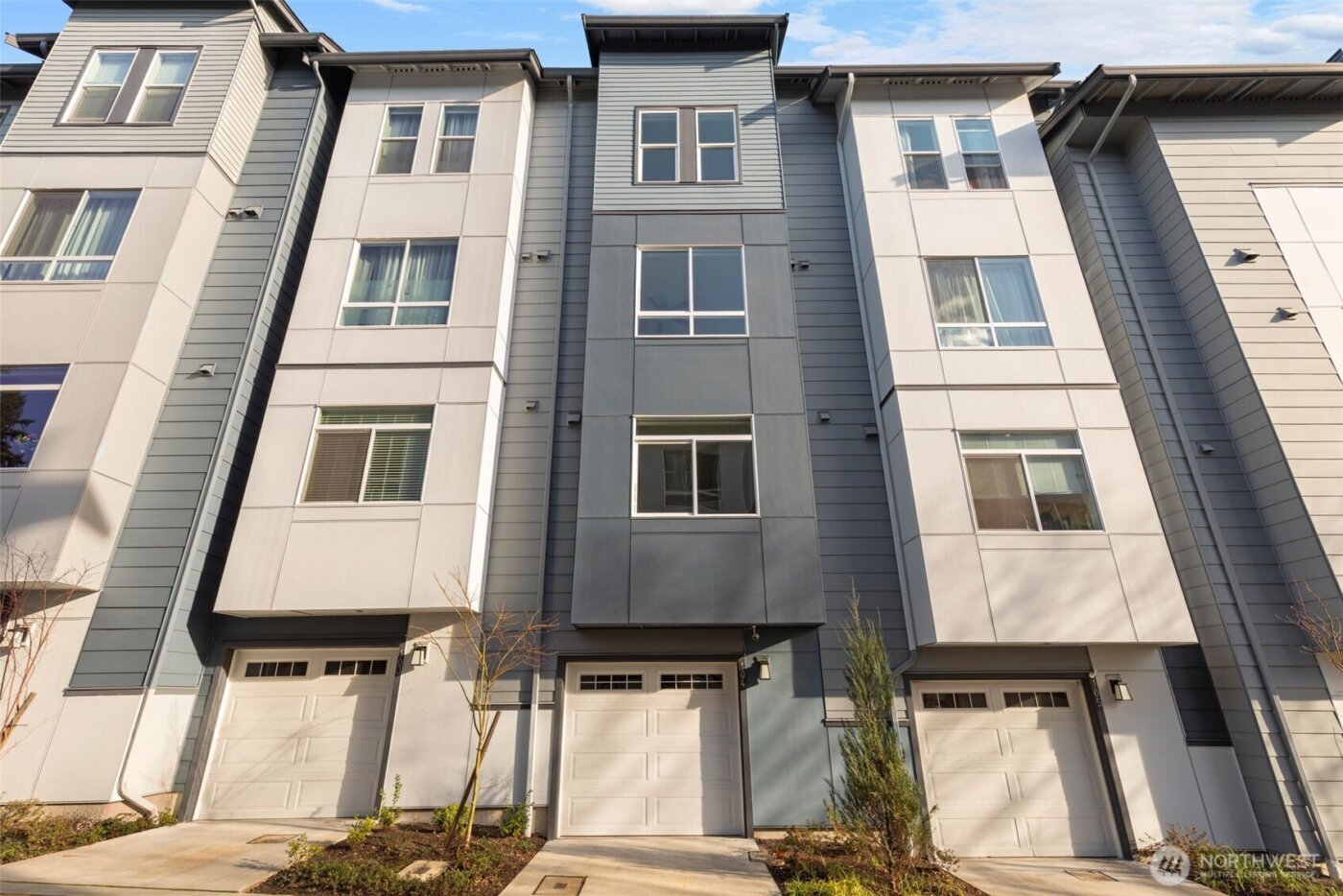 8321 NE 176th Court #104, Kenmore, WA 98028