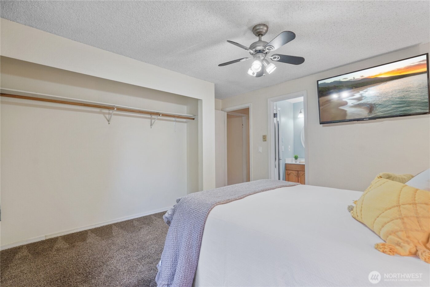 70 E Huckleberry Drive , Grapeview, WA 98546