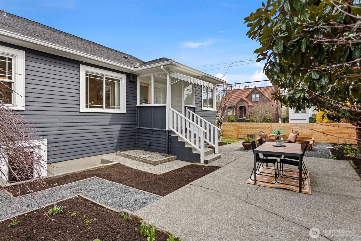 1425 S Hanford Street , Seattle, WA 98144