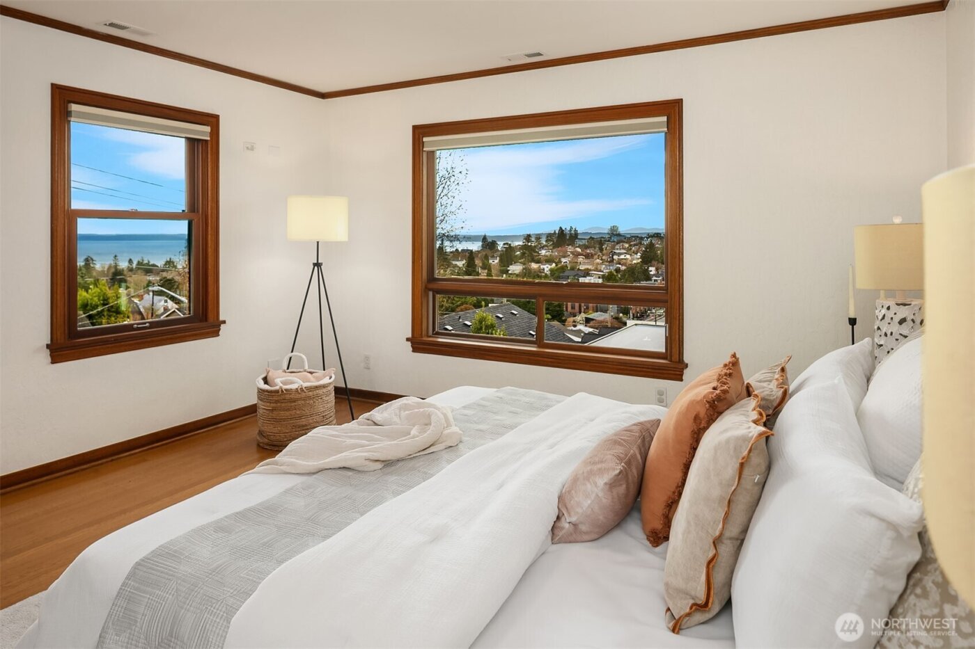 2409 29th Avenue W, Seattle, WA 98199