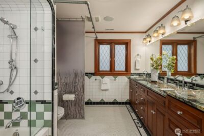 2409 29th Avenue W, Seattle, WA 98199 - Photo 18